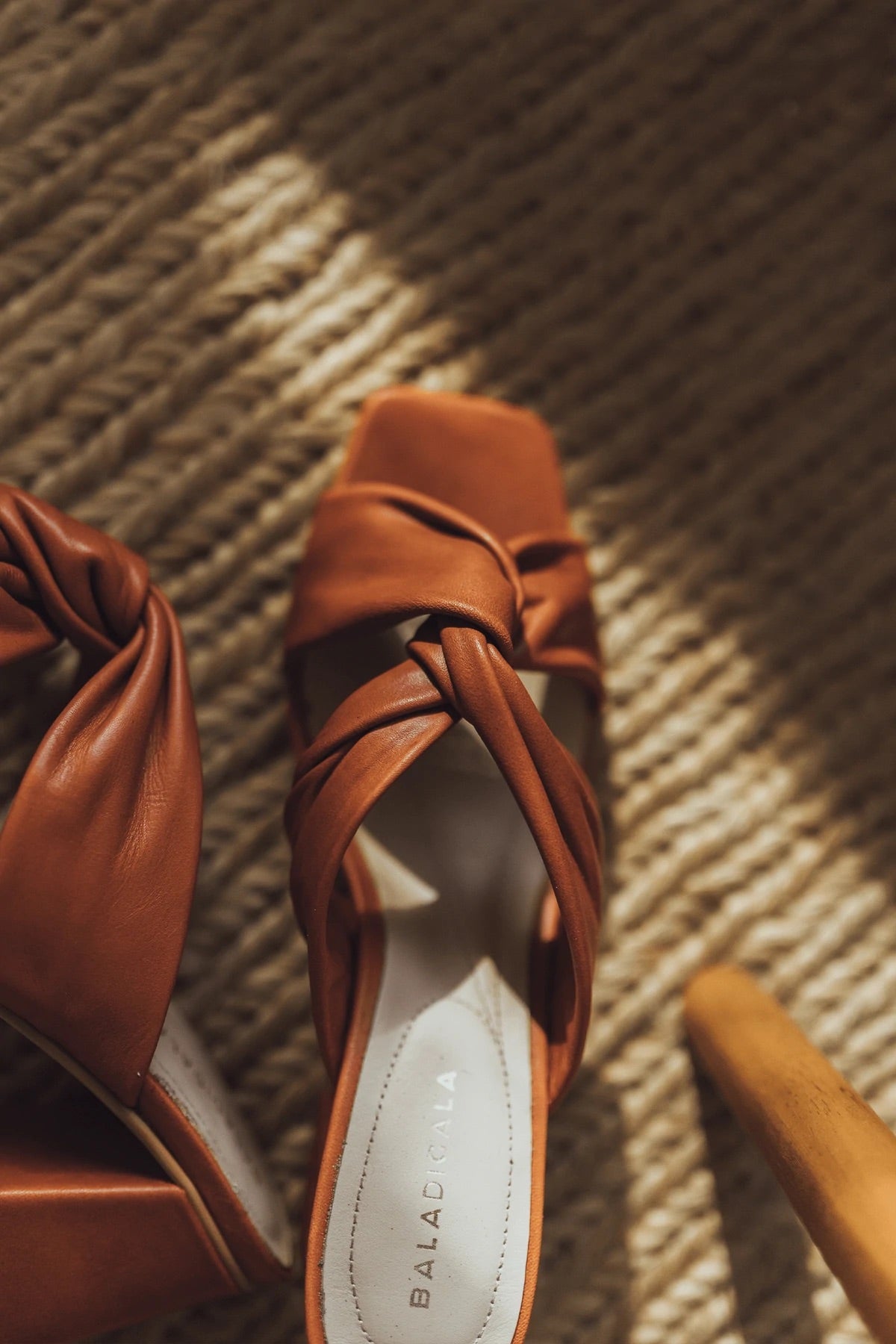 KNOT MAROON